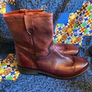 70 post Paris Joelle leather ankle boot in red size 10